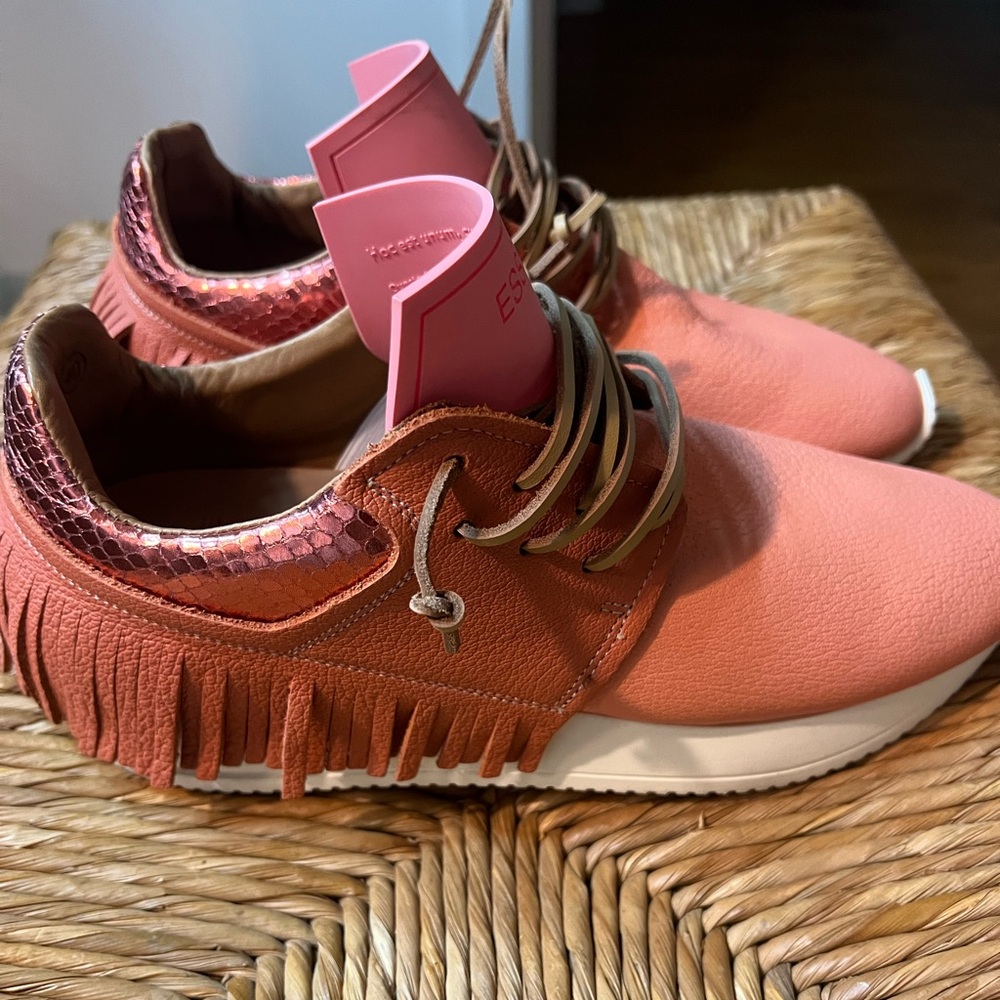ESSE FRINGE SNEAKERS!!!!